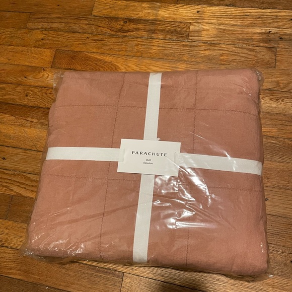 Parachute Bedding Nwt Parachute Clay Box Quilt Poshmark